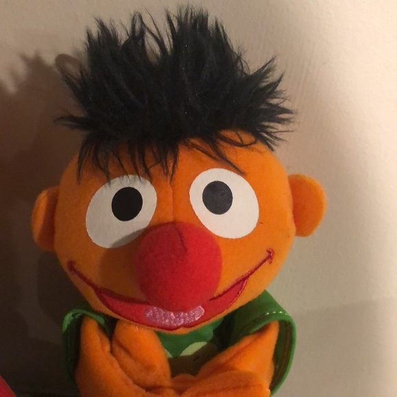 Sesame Street Ernie and Huggable Ernie, Elmo, 2 Kermits, & ornaments Ms Piggy - Picture 7 of 17